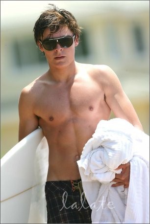 http://www.televisioninternet.com/news/pictures/efron/zac4.jpg