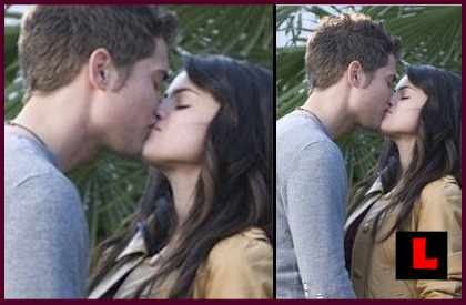 Selena Gomez kissing pictures